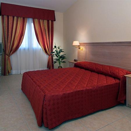 Complesso L'Oasi Hotel Aranova ภายนอก รูปภาพ