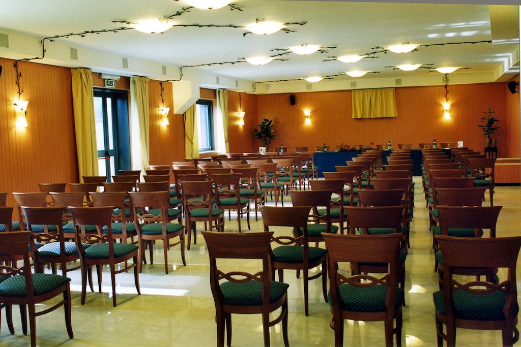Complesso L'Oasi Hotel Aranova ภายนอก รูปภาพ