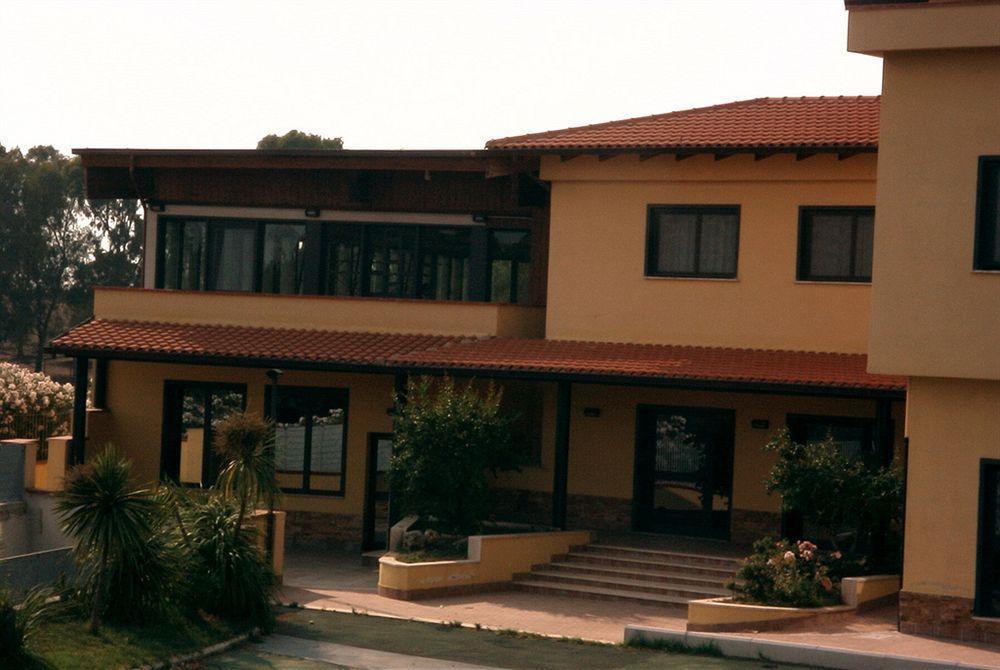 Complesso L'Oasi Hotel Aranova ภายนอก รูปภาพ