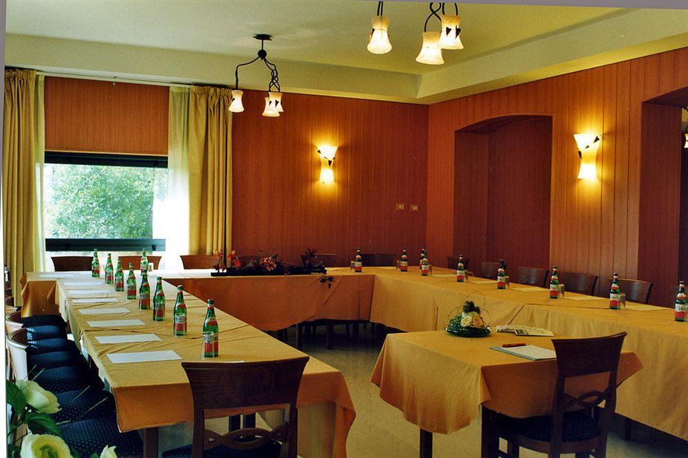Complesso L'Oasi Hotel Aranova ภายนอก รูปภาพ