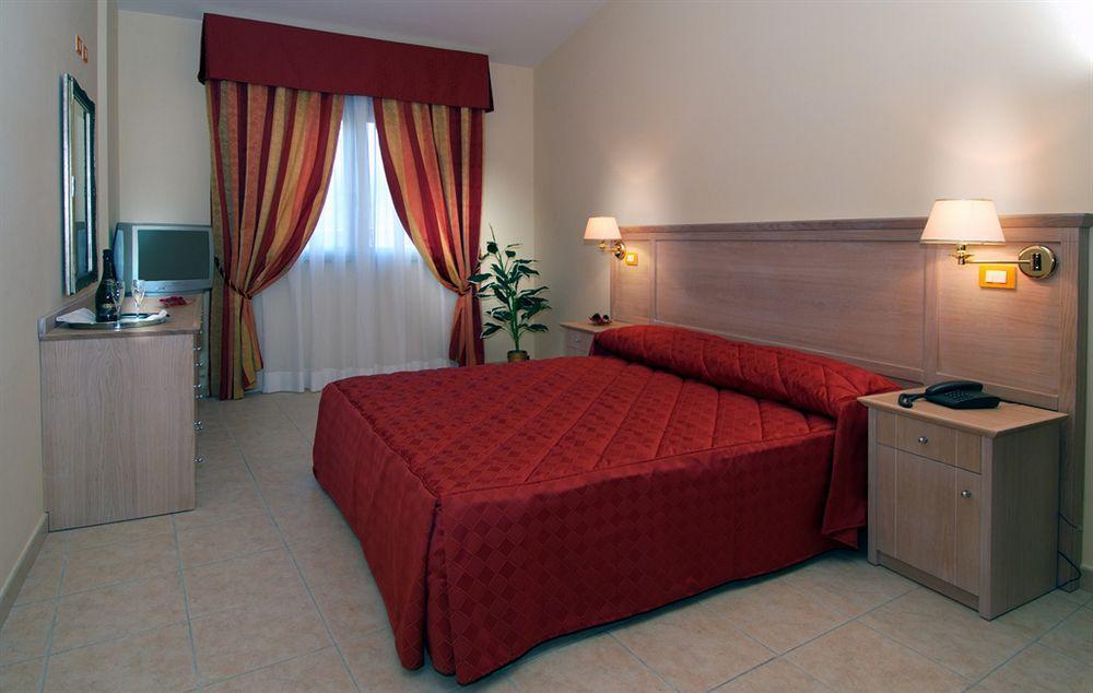 Complesso L'Oasi Hotel Aranova ภายนอก รูปภาพ