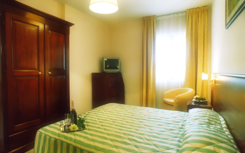 Complesso L'Oasi Hotel Aranova ภายนอก รูปภาพ